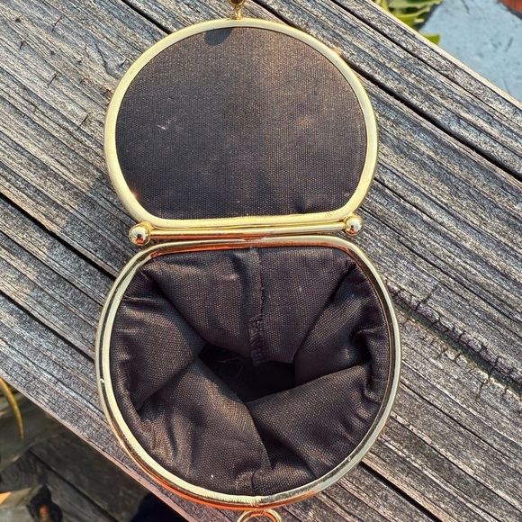 Vintage Red With Rose Pop Up Snap Clasp Change Purse - Picture 3 of 9